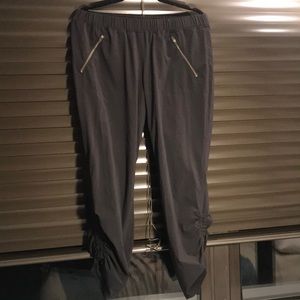 Athleta cropped running pant with front zippers